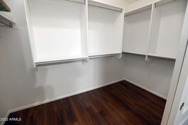 Building Photo - 11217 W Edgemont Ave