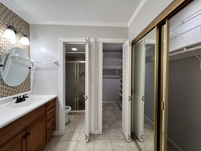 Building Photo - PRICE REDUCED!  Stylish 2 BR 2 BA Condo w/ Modern Amenities & Prime Parking!