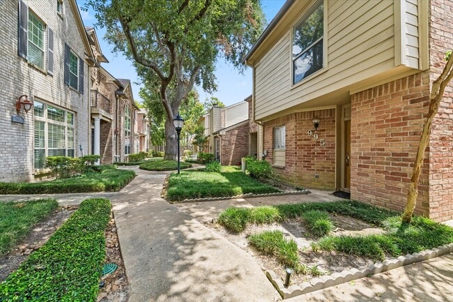 Building Photo - 995 Memorial Village Dr