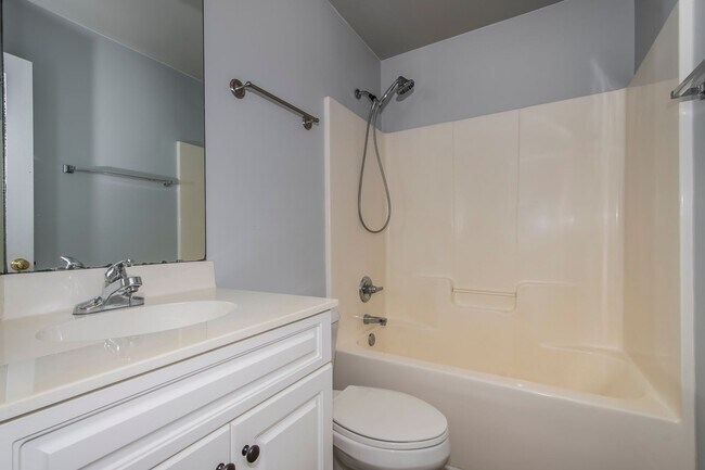 Building Photo - Rare opportunity to rent on LAKE MURRAY!