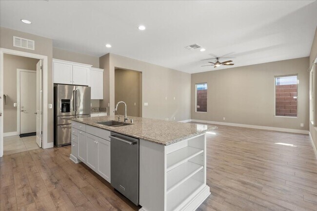 Building Photo - Lovely Home!