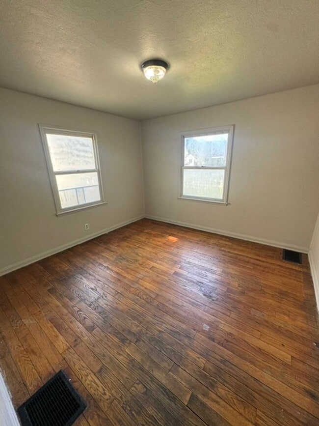 Building Photo - 4508 Plaza Dr