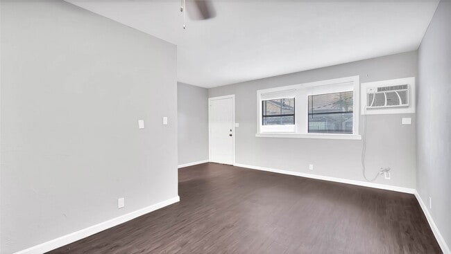 Building Photo - 5532 Eskridge St