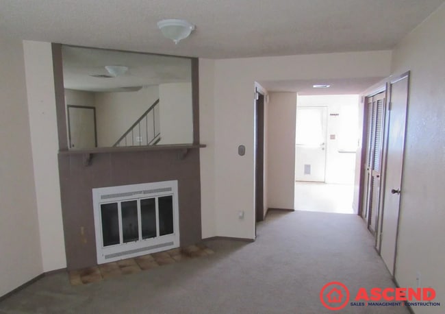 Building Photo - Dazzling Apartment Located Near Coffee Rd!