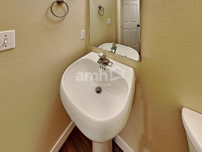 Building Photo - 634 Driftwood Ln