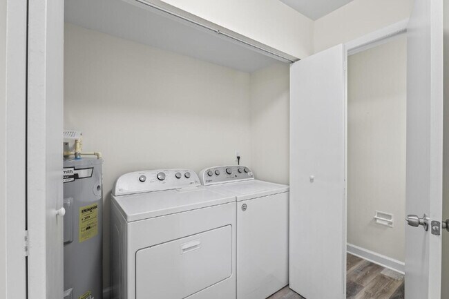 Building Photo - "Charming 2-Bedroom Townhouse Retreat with...