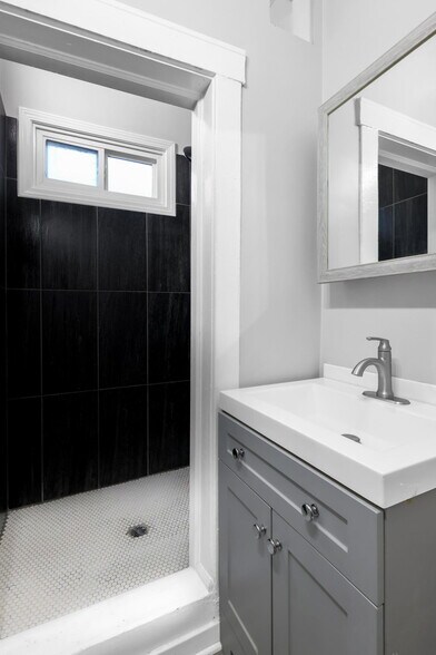 Building Photo - 3860 Dodge St