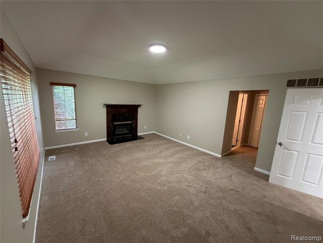Building Photo - 27424 Rosewood Ct