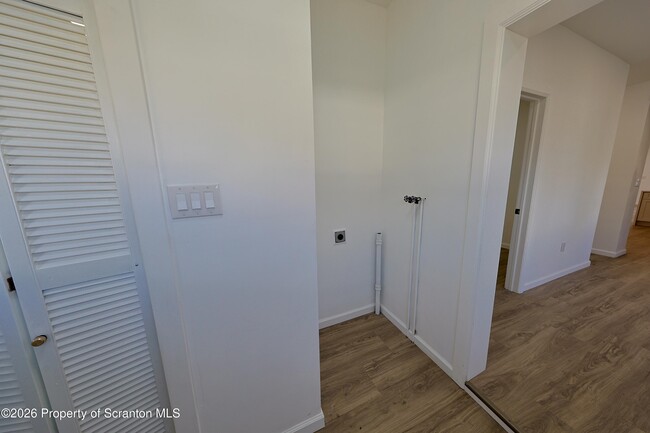 Building Photo - 318 W Main St