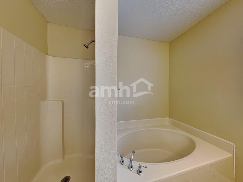 Building Photo - 850 Woodvale St