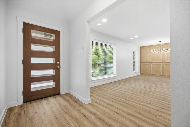 Building Photo - 3013 Conejos Dr