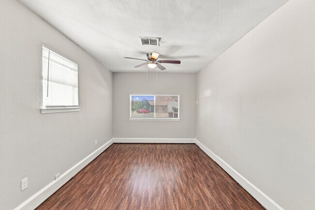 Building Photo - 4BR/2.0BA Single Family - Garland