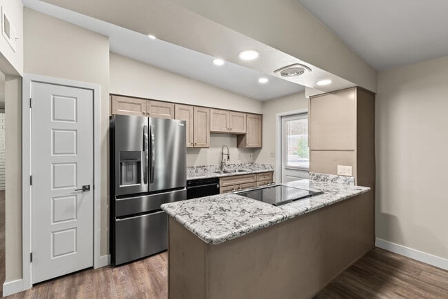 Building Photo - 1135 E Palmcroft Dr