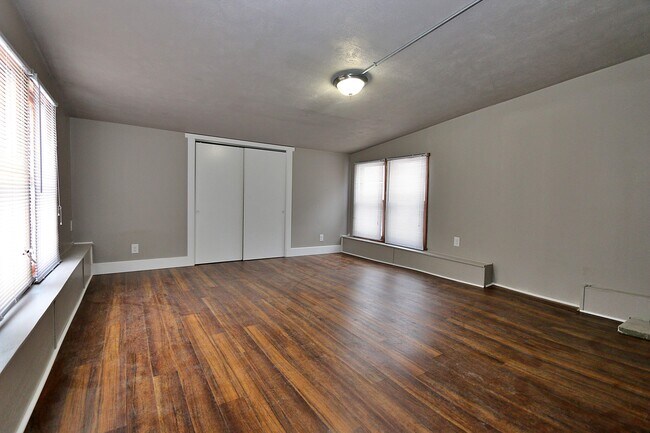 Building Photo - 1025 N 50th Ave