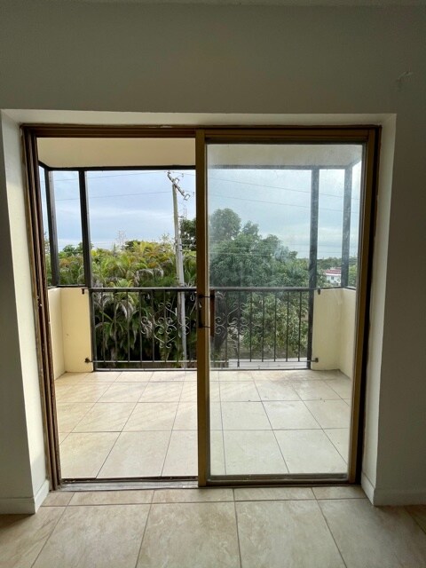 Building Photo - 1230 NE 139th St