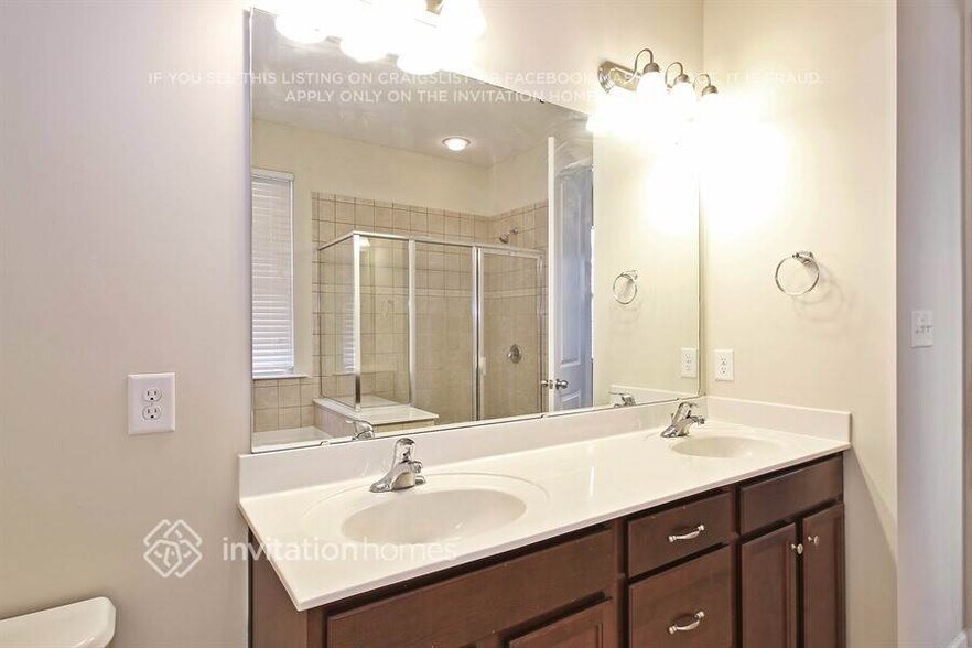 Building Photo - 1004 Baybrook Dr