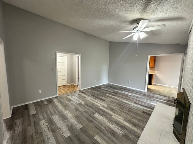 Building Photo - 3bed/2bath Home Available in Norman!