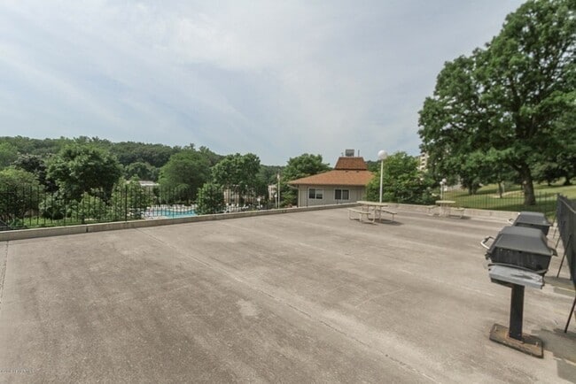 Building Photo - Enjoy the amazing Valhalla amenities witho...