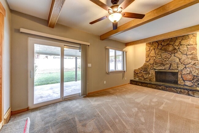 Building Photo - Great 4 Bedroom 3 Bath Home with 2 Car Garage and Covered Patio!