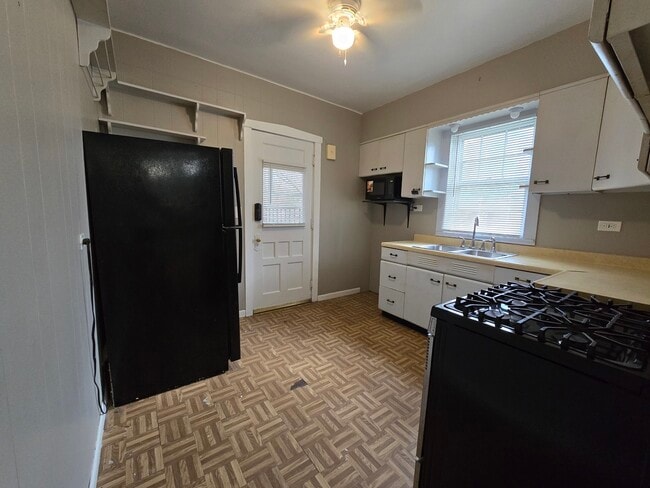 Building Photo - 249 E Park Blvd