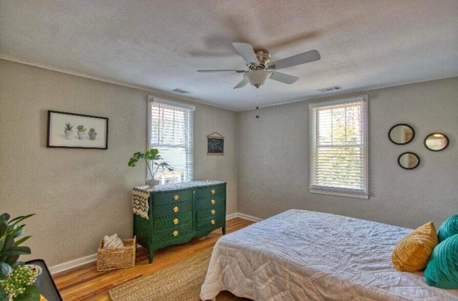 Building Photo - 224 Columbus Dr