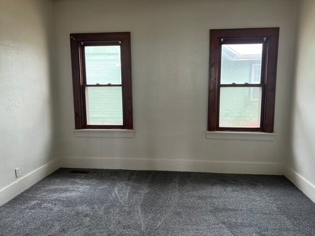 Building Photo - 1023 W Columbia Ter