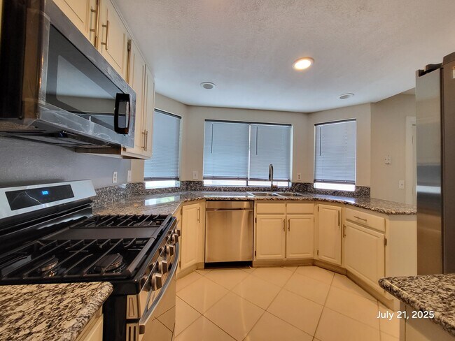 Building Photo - 9004 Cape Wood Ct