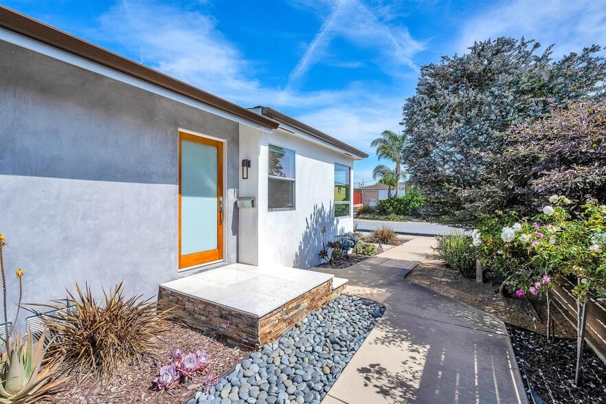 Building Photo - 8447 Kittyhawk Ave