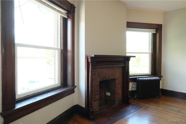 Building Photo - 88 W Utica St
