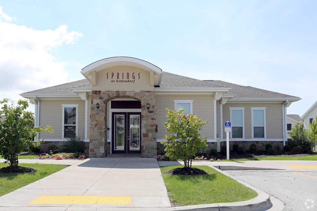 Springs At Bettendorf Apartments Bettendorf