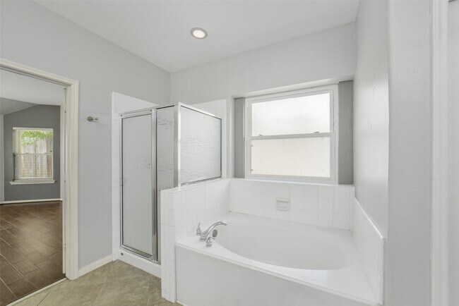 Building Photo - 402 Sterling Heights Ln