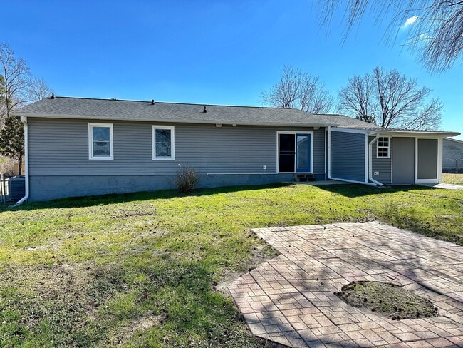 Building Photo - 115 Fieldcrest Dr