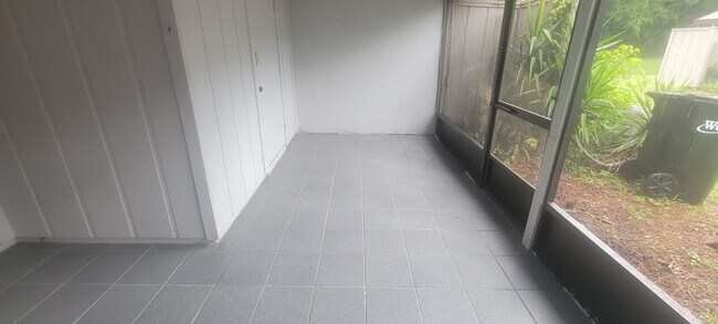 Building Photo - 2/2.5 Townhome Mile Run