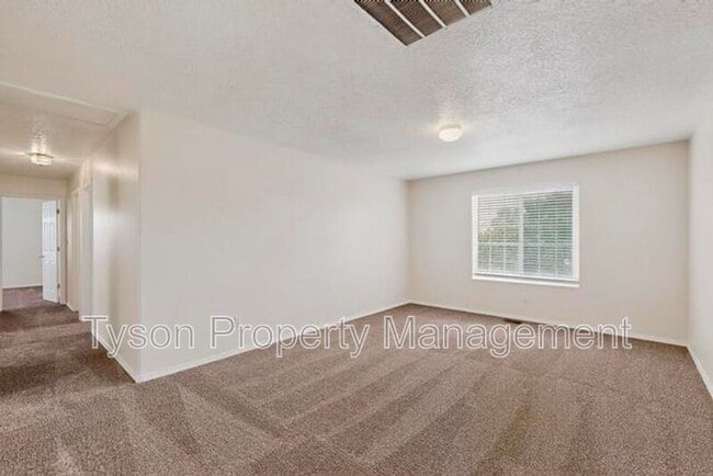 Building Photo - 1032 Clear Creek Ct