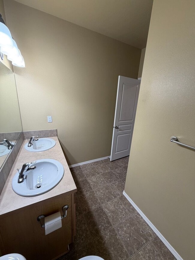 Building Photo - Modern Comfort Meets Easy Living in McKenzie Ridge Estates