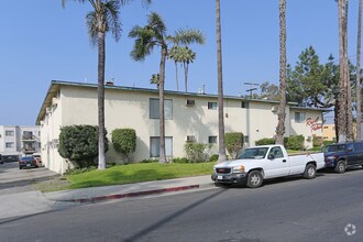 Building Photo - Royal Palms - Quiet Sunny Midcentury Modern