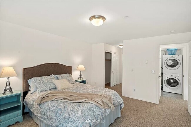 Building Photo - 15330 Sunwood Blvd