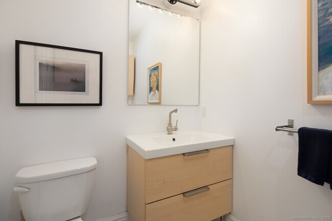 Building Photo - 31 Sharon Rd