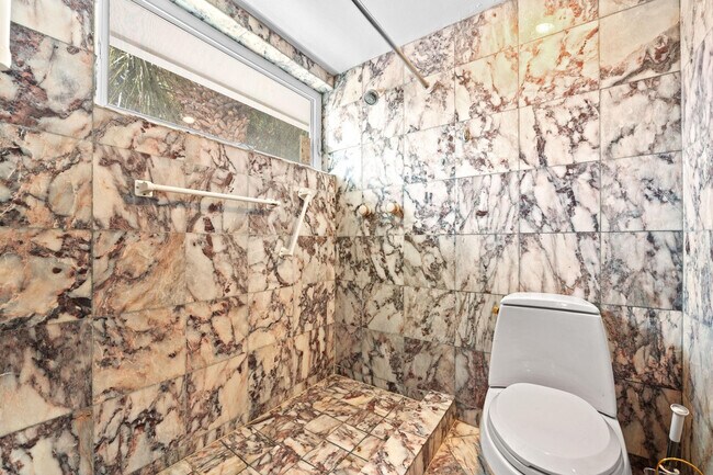 Building Photo - 4620 NE 25th Ave