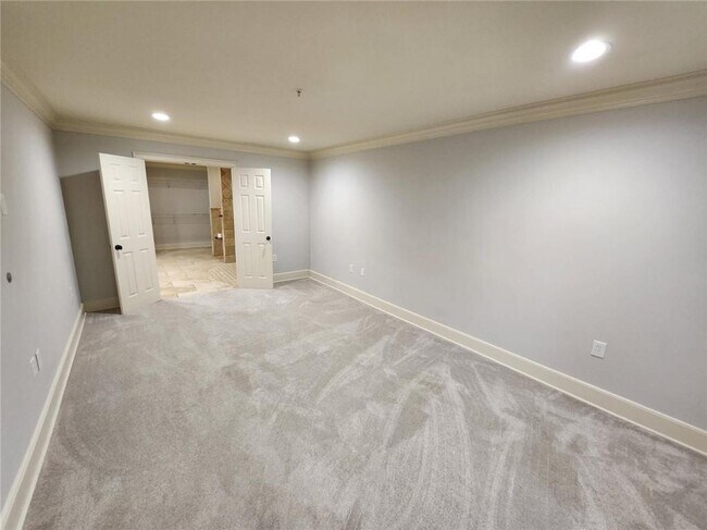 Building Photo - 27309 Plantation Dr NE
