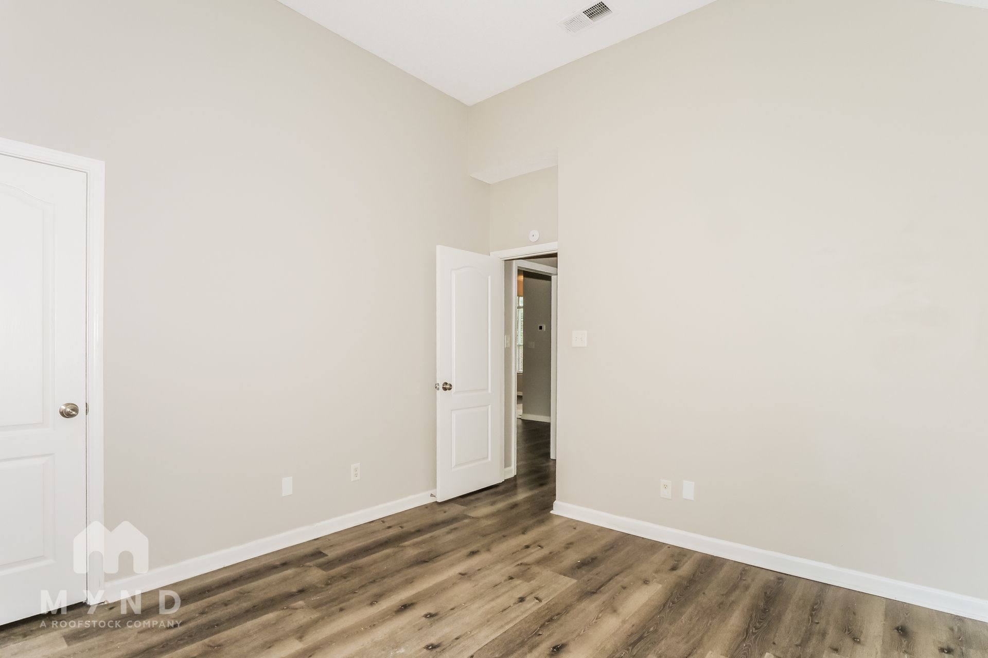 Building Photo - 8647 Rogers Park Ave