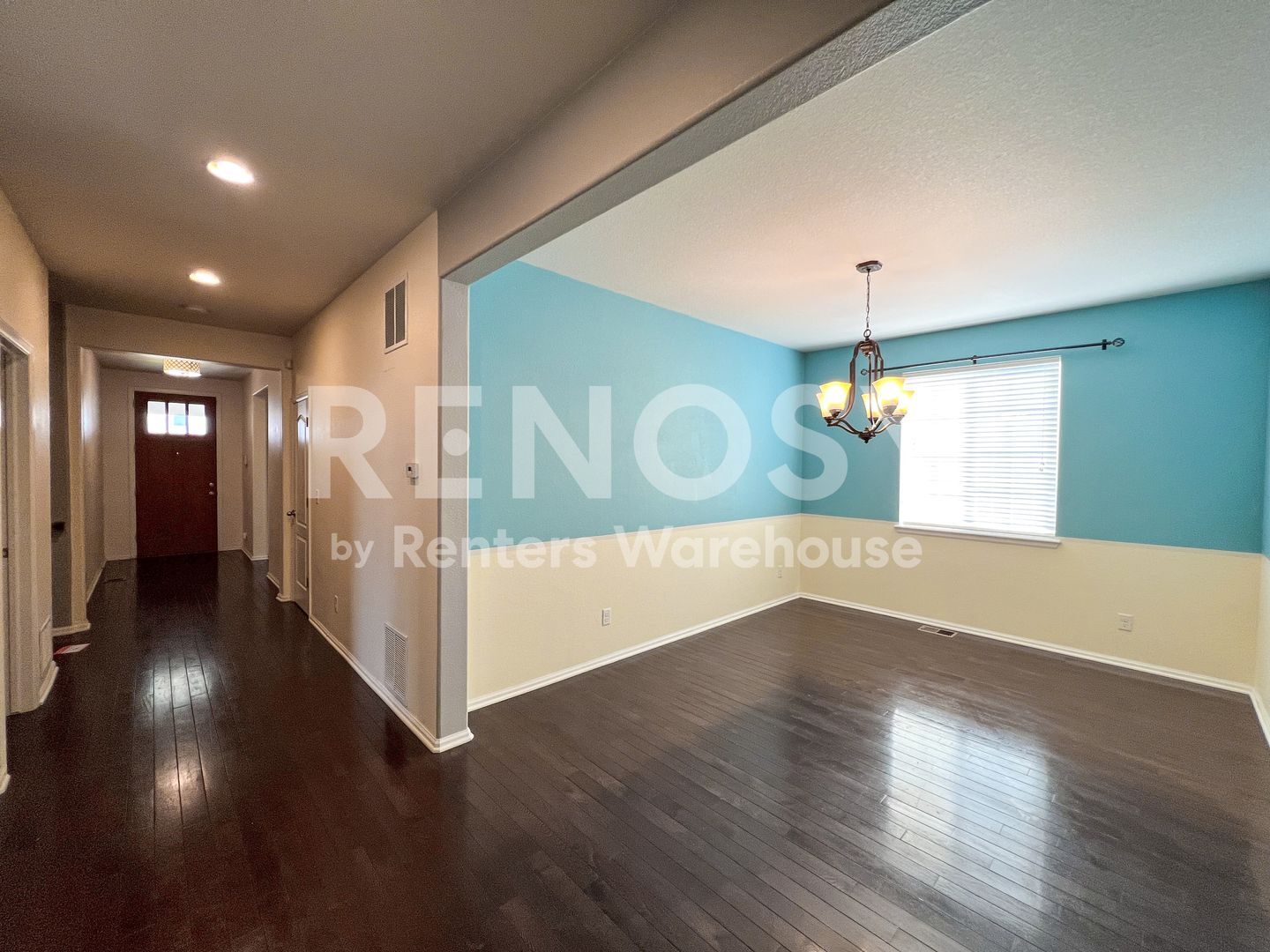 Building Photo - 25104 E Pinewood Pl
