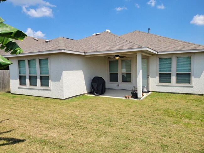 Building Photo - One-Story, 4 Bedroom Available!