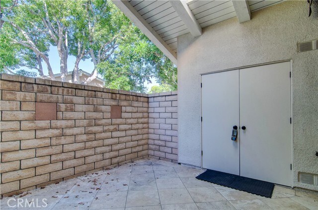 Building Photo - 8566 Fallbrook Cir