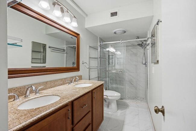 Building Photo - 2070 Homewood Blvd