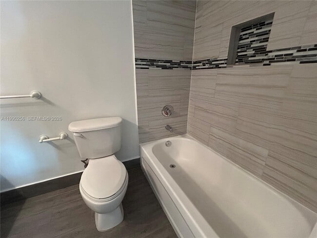 Building Photo - 1200 Brickell Bay Dr