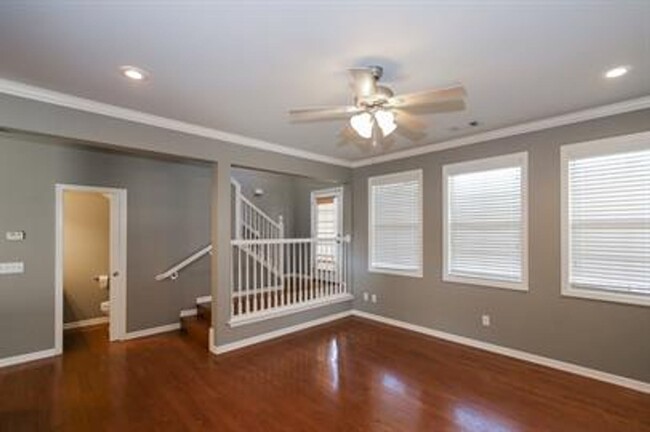 Building Photo - Beautiful 3 bed/3 bath in Fayetteville.