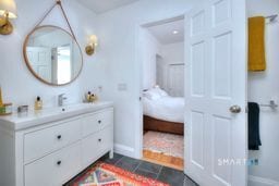 Building Photo - 10 Tiffany Ln