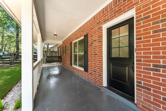 Building Photo - 618 W Rollingwood St