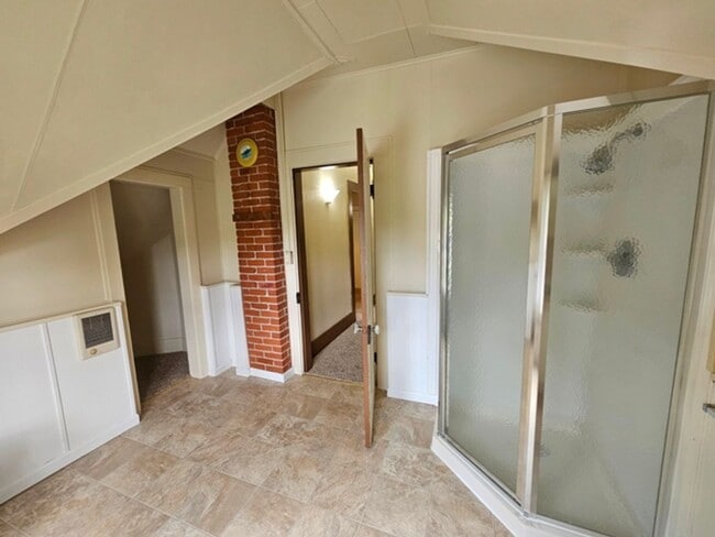 Building Photo - 4Bd/2Ba Two Story House-For Viewing!